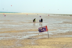 На острове Фуертевентура популярны виды спорта, требующие сильный ветер и воду.