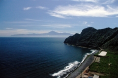 С берегов Ла Гомера открывается вид на остров Тенерифе и его вулкан Тейде - самую высокую точку Испании.