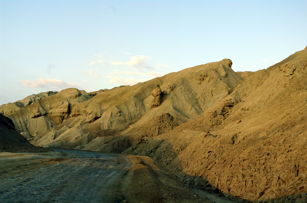 Вдали показалось что-то очень напоминающее женц Лота, как
