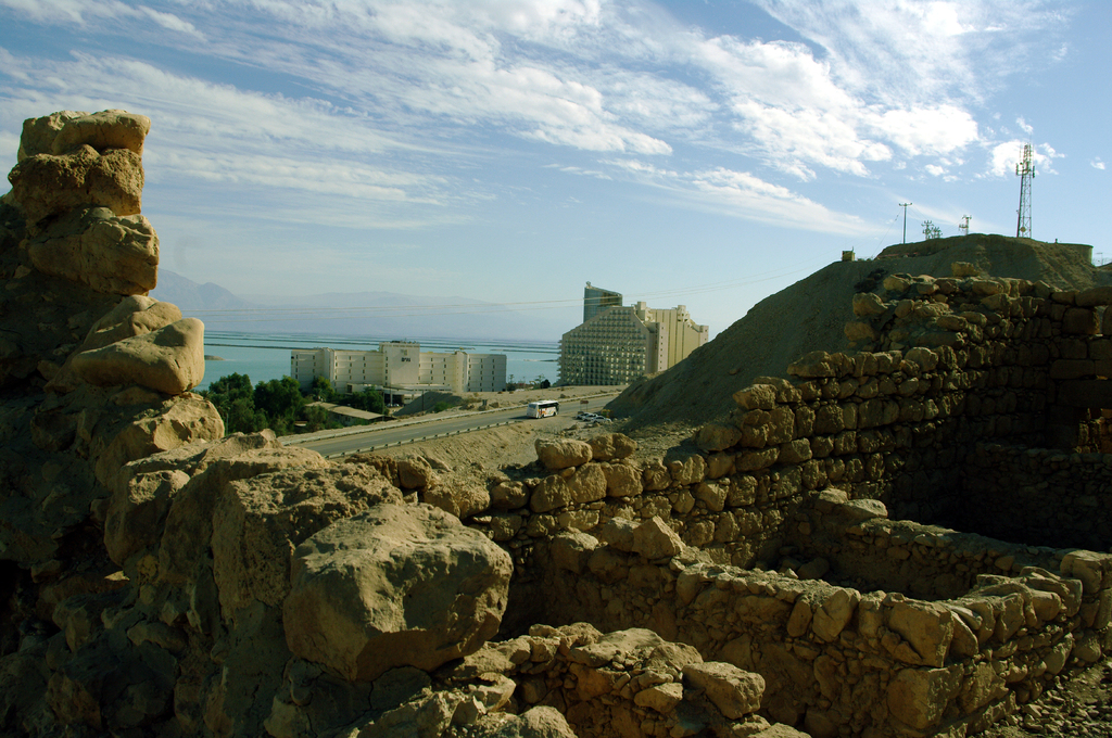 Развалины старой римской крепости у курорта Эйн-Бокек