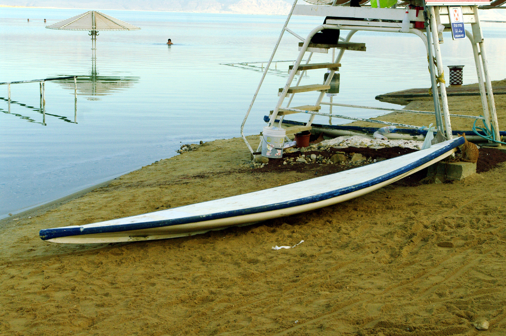 На таких штуковинах по Мертвому морю можно плавать