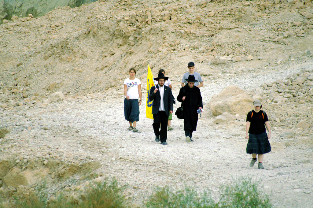 Змеиная тропа не везде уская, совсем не везде