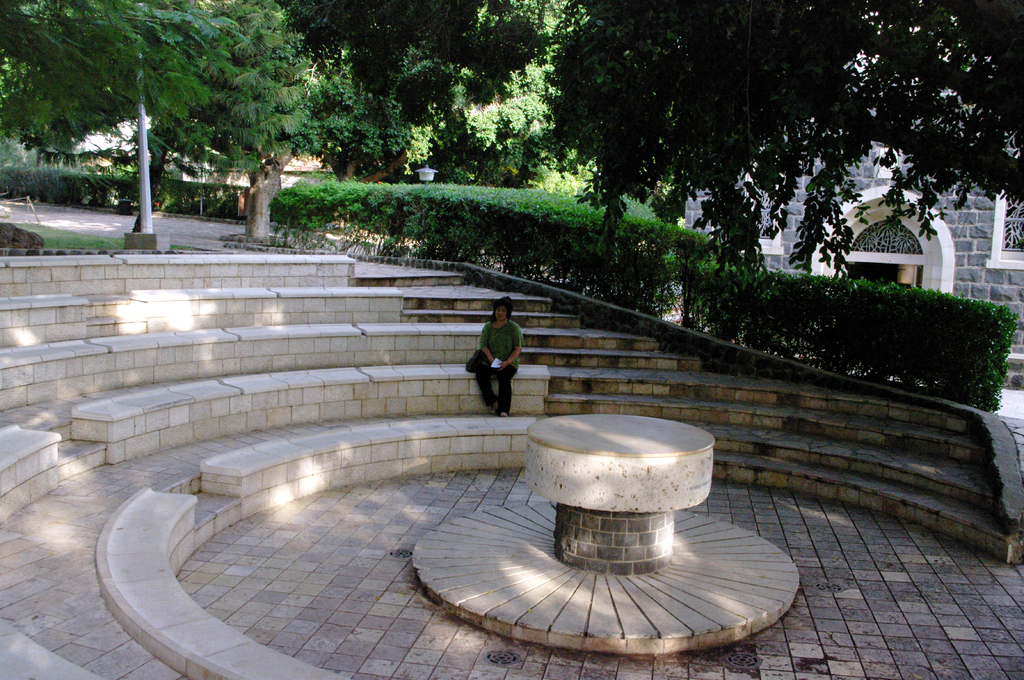 Небольшой амфитеатр у церкви Святого Петра (Табха).