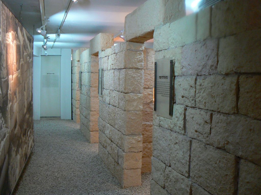 Воссозданная в археологическом музее старинная торговая улица Бейт-Шеана