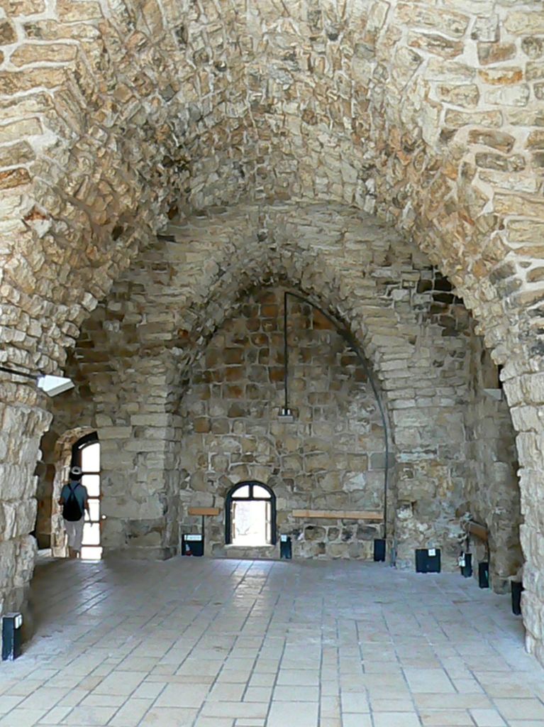 Отреставрированный зал крепости мусульманского периода.