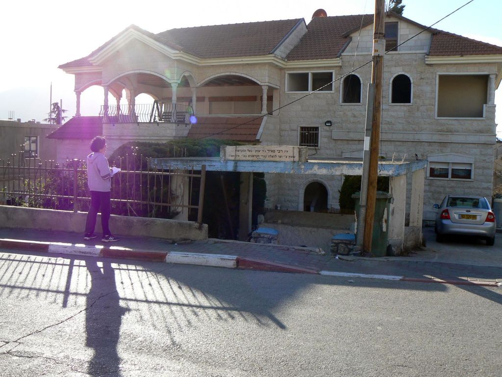 Древняя еврейская могила на территории, прилегающей к арабскому