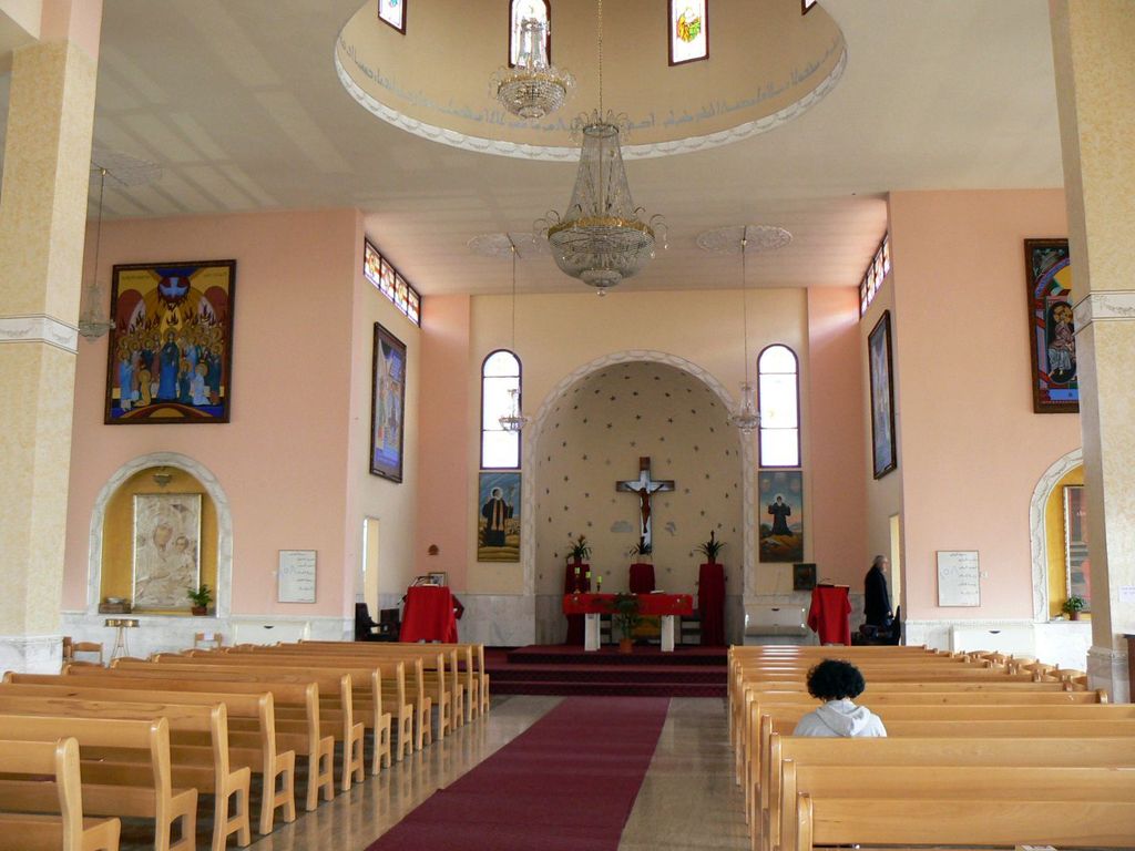Гуш-Халав. Новая маронитская церковь внутри.