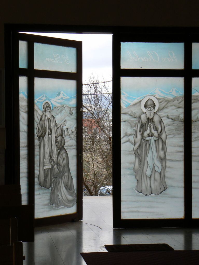 Гуш-Халав. Двери маронитской церкви.