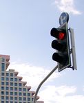 Светофоры в Израиле часто снабжены стрелками, показывающими, на какие направления
