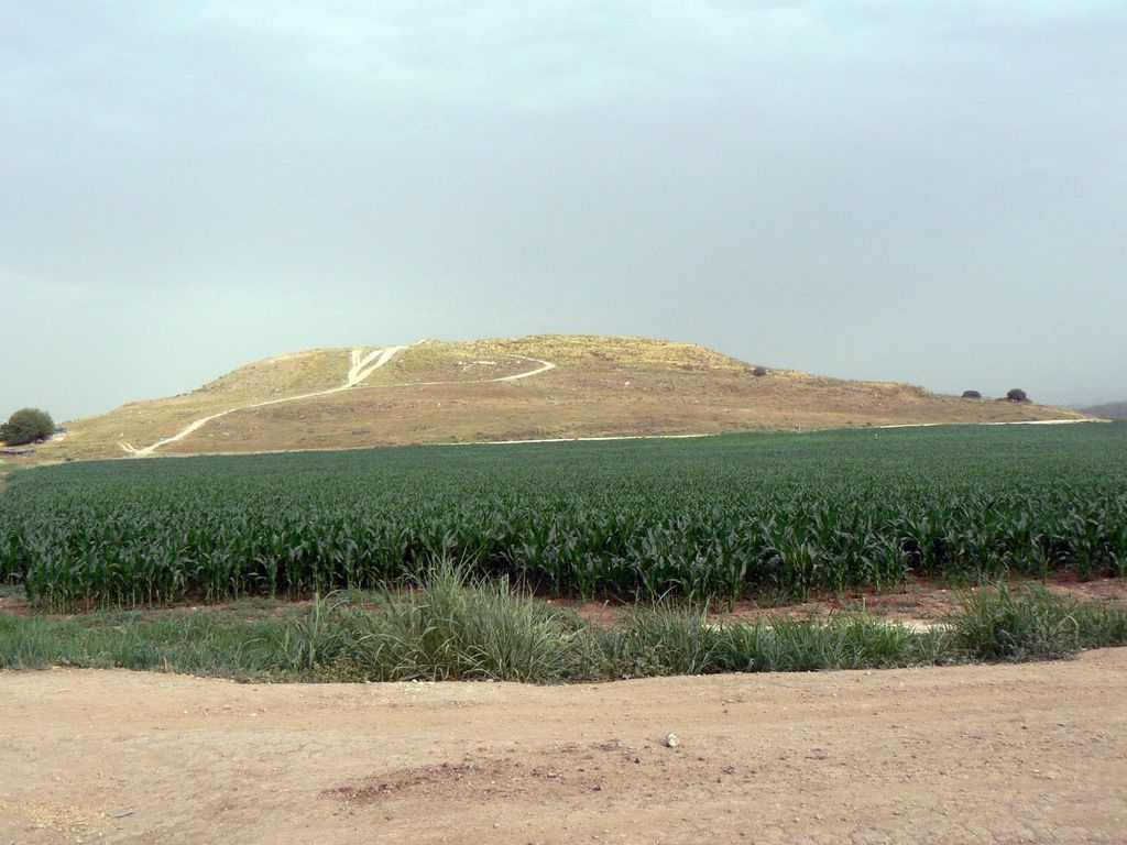 Вид на холм Ханатон.