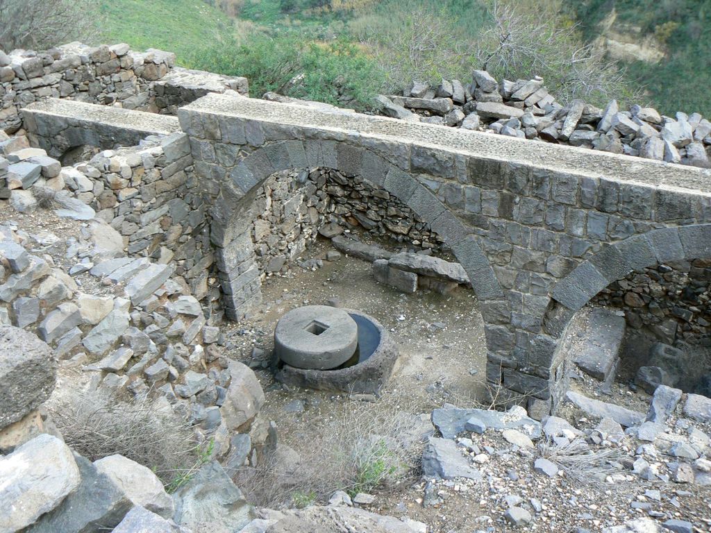 Гамла. Одна из наиболее сохранившихся древних маслобоен в