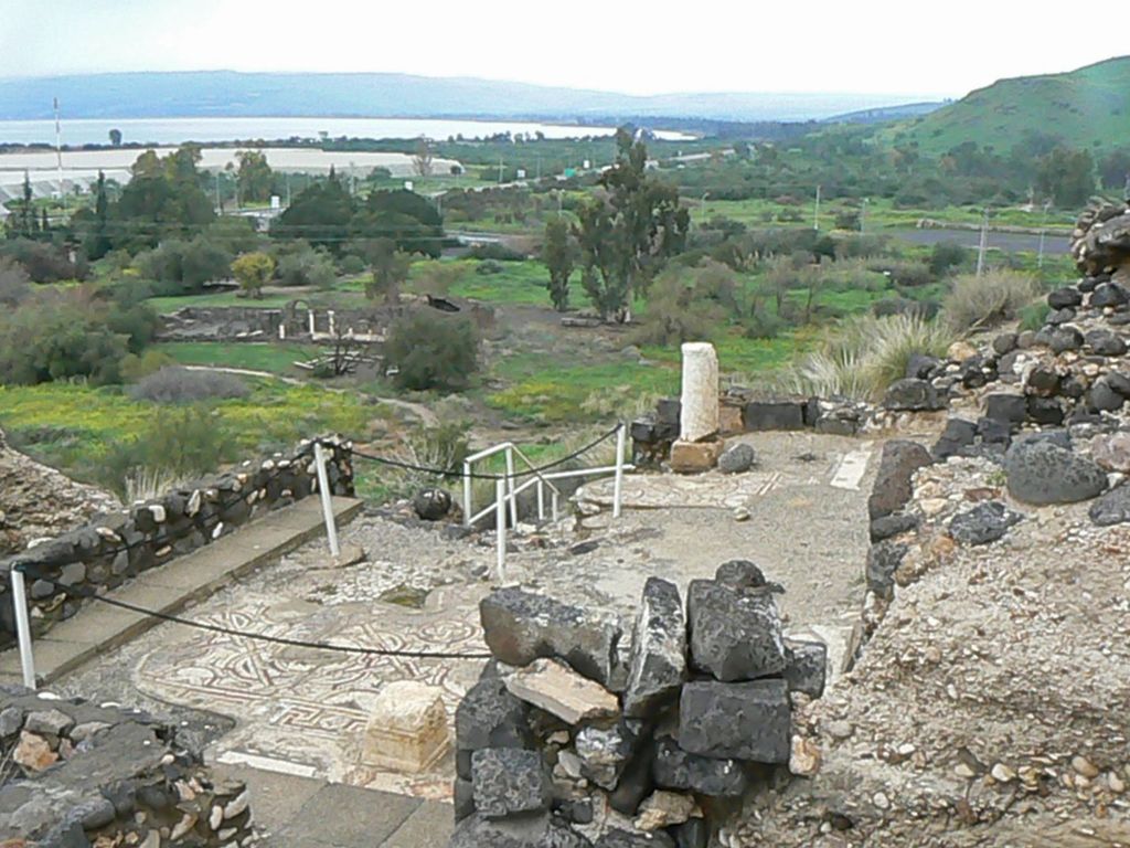 Остатки капеллы на скале около монастыря.