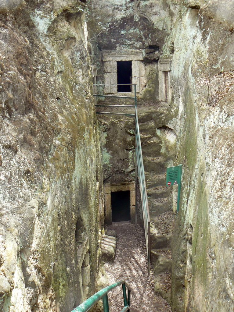 Бейт Шеарим. Вход в двухуровневую «пещеру маалот».