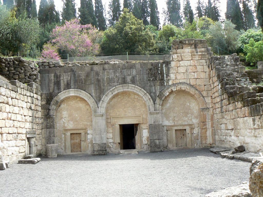 Бейт Шеарим. Вход в пещеру гробов.