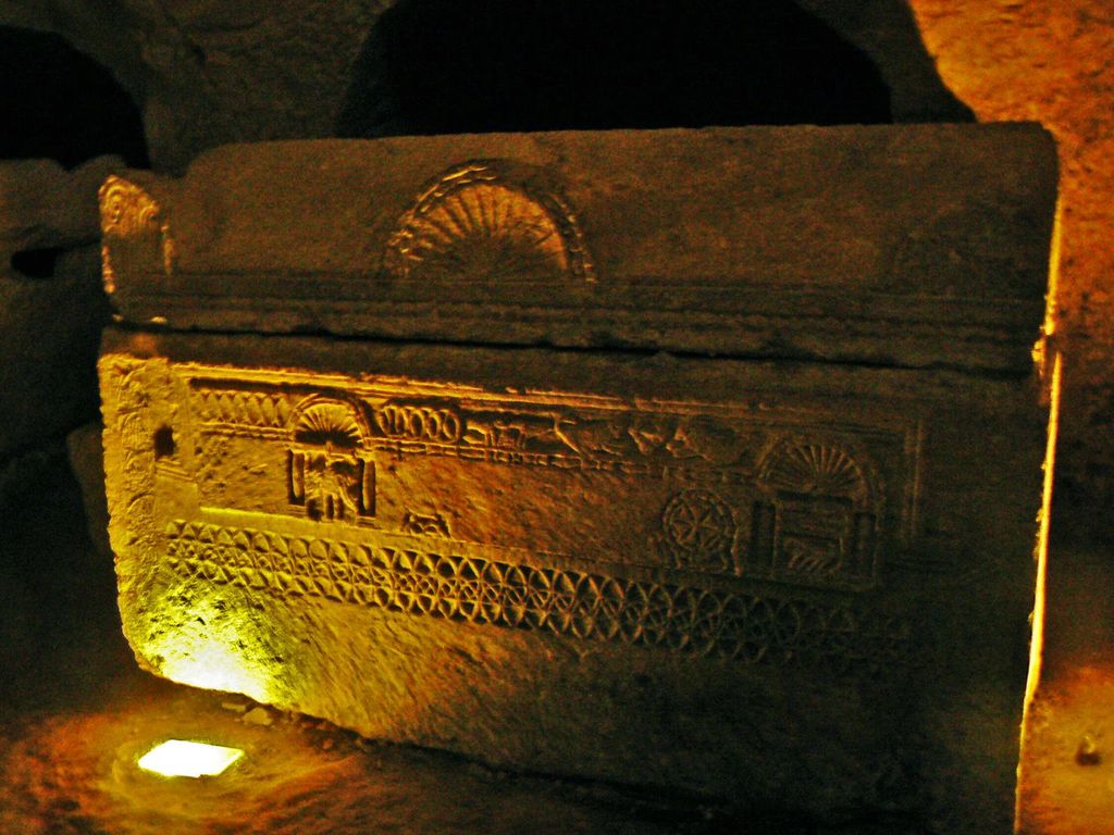 Бейт Шеарим. Саркофаг с орнаментом.