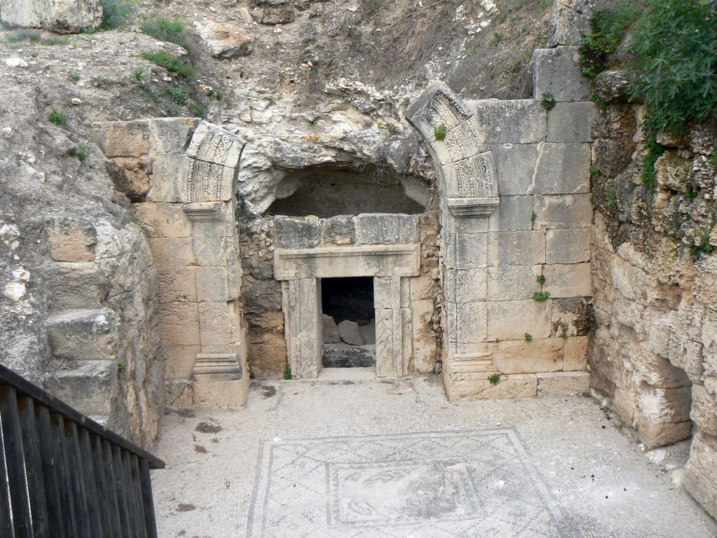 Бейт Шеарим. «Пещера мавзолей» с мозаичным полом.