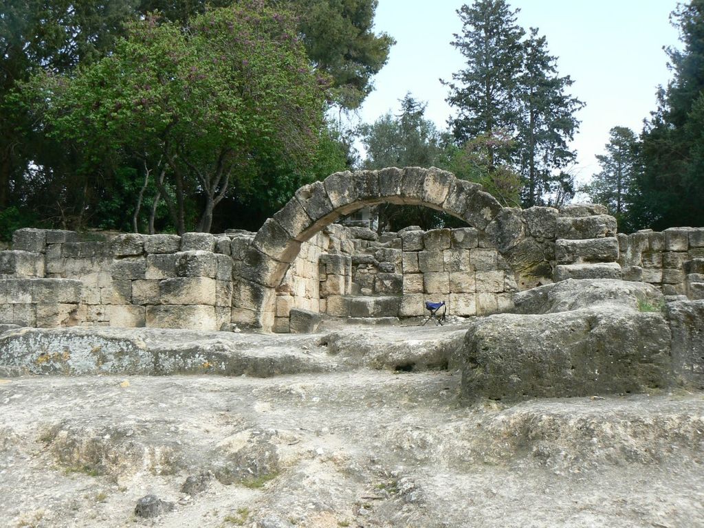Бейт Шеарим. Остатки помещений вблизи городской стены.