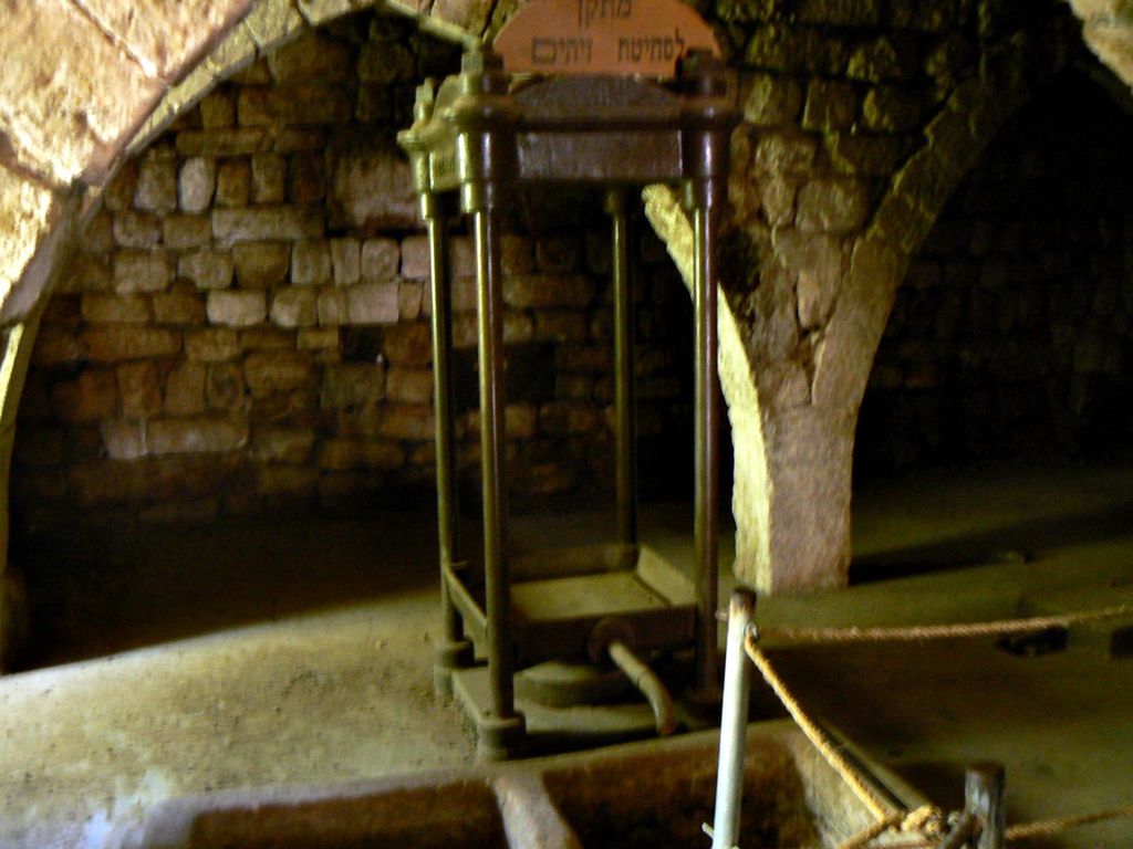 Пресс для масла на мельнице.