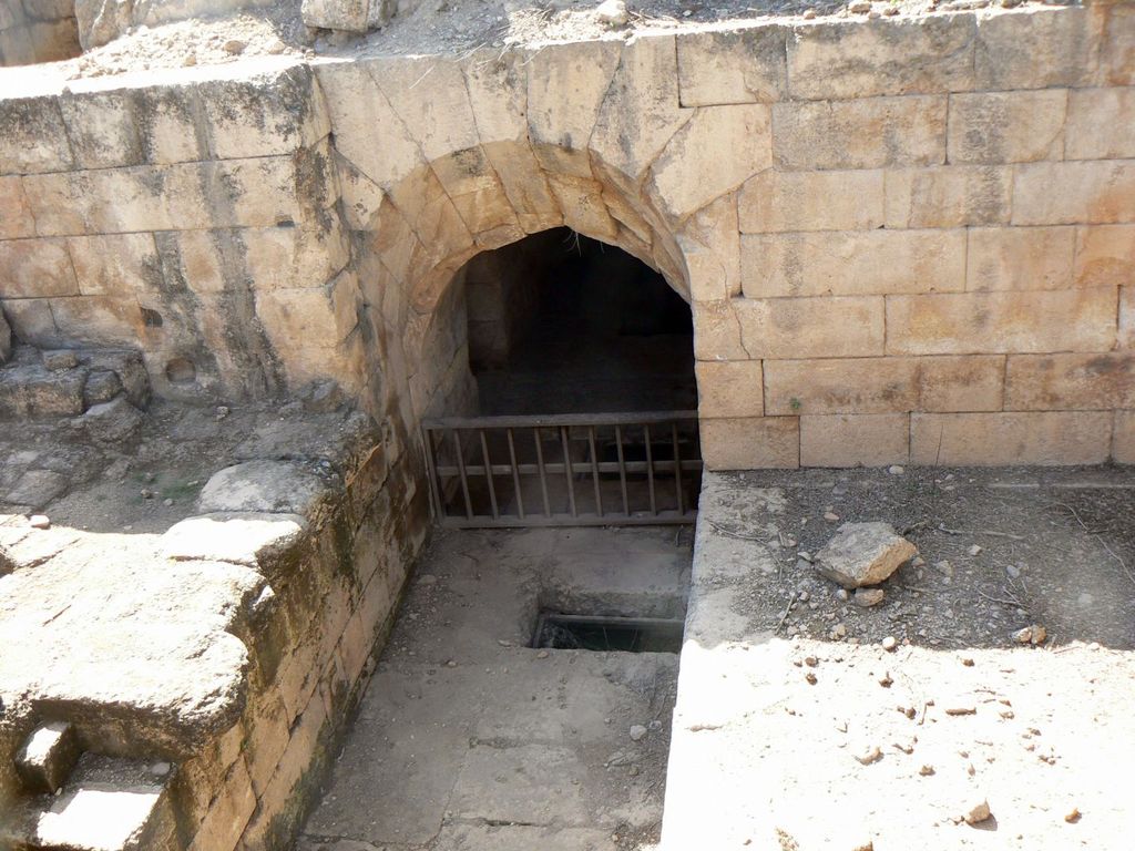 Подземные помещения дворца Агриппы II.