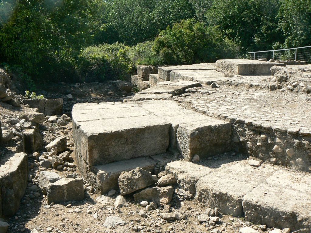 Остатки башни дворца Агриппы II.