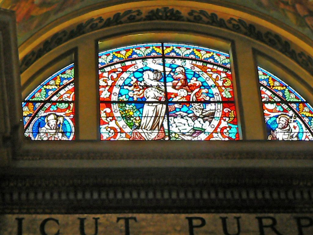Витраж в церкви.