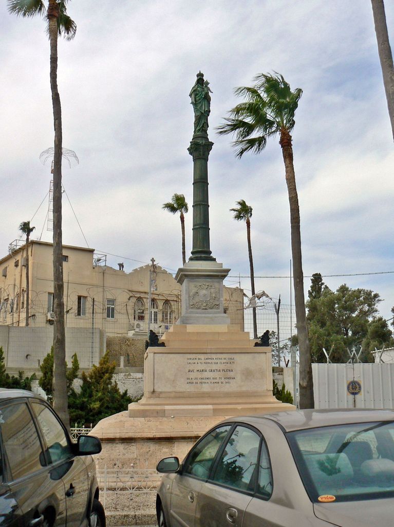 Монумент Мадонны с Младенцем.