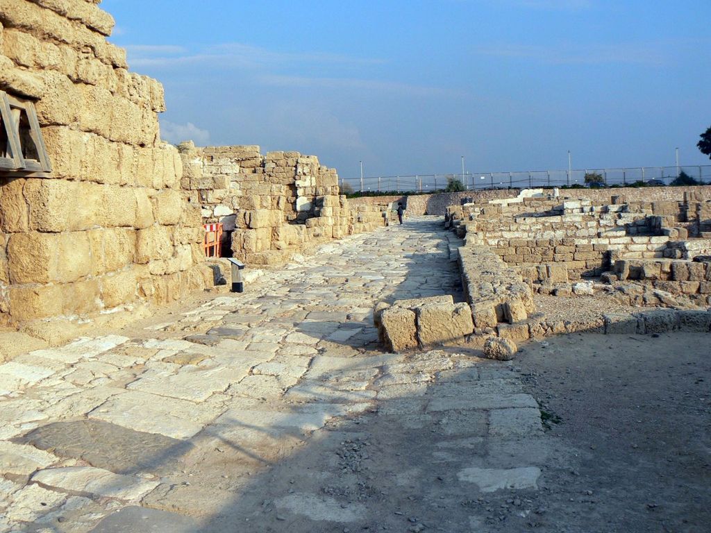 Кейсария. Улица римского города.