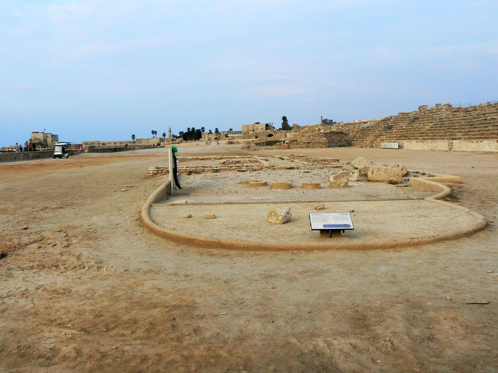 Кейсария. Ипподром античного города.