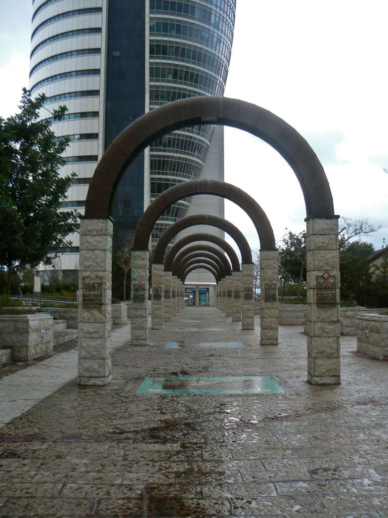 Хайфа. Арочная аллея.