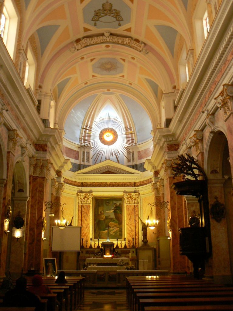 Интерьер церкви Св.Петра