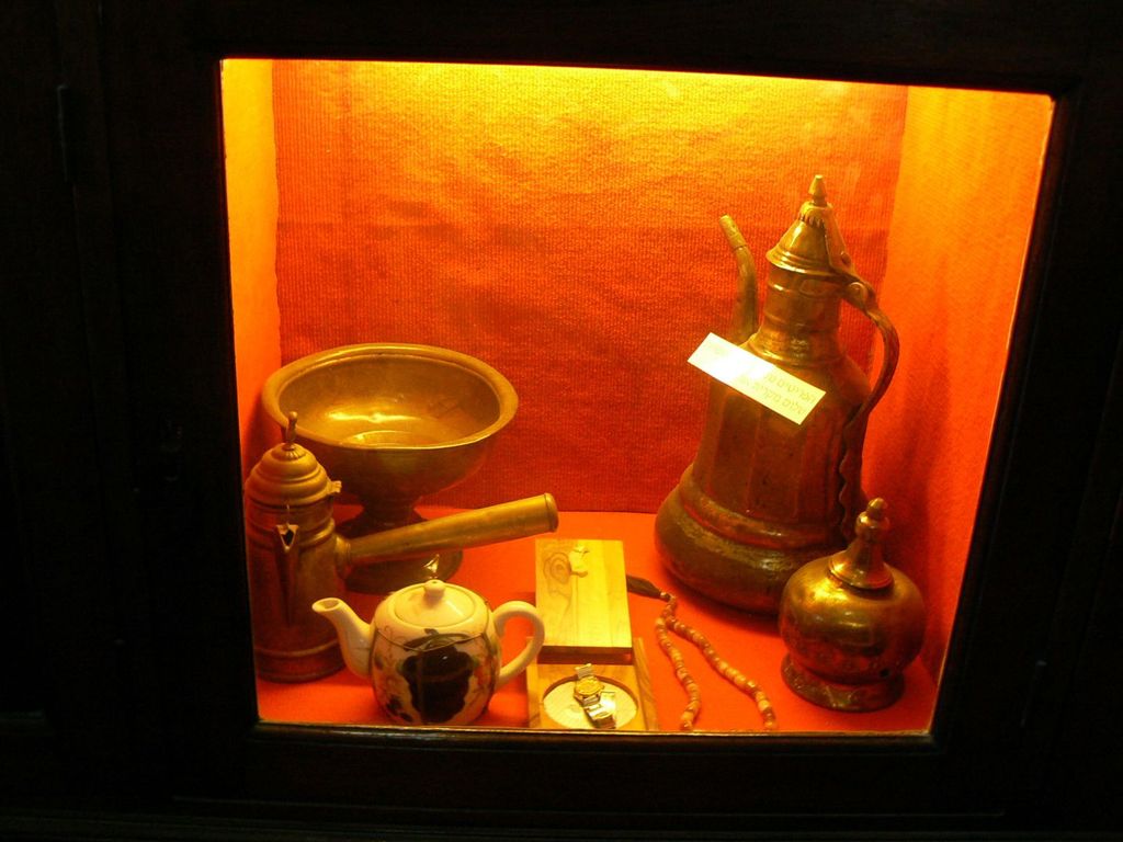 В вагоне  - салоне.