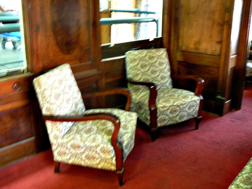 Мягкая мебель в вагоне – салоне. Год выпуска
