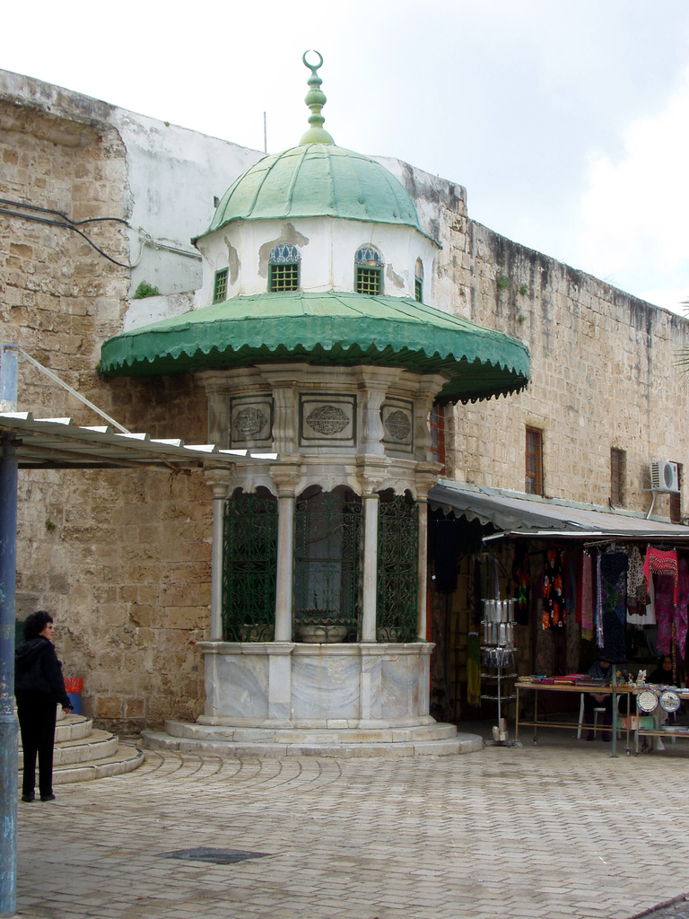 Налево пойдешь - в мечеть Аль Джазар попадешь,