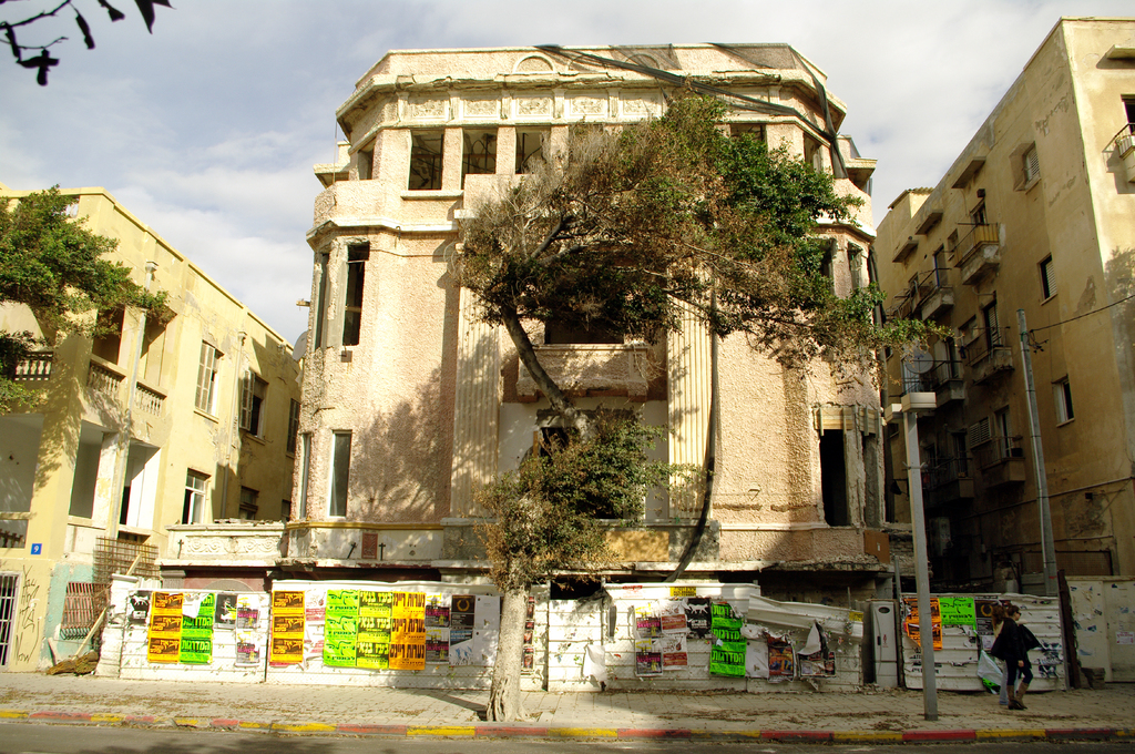 Дом 11 по улице Алленби. Работа архитектора Леви