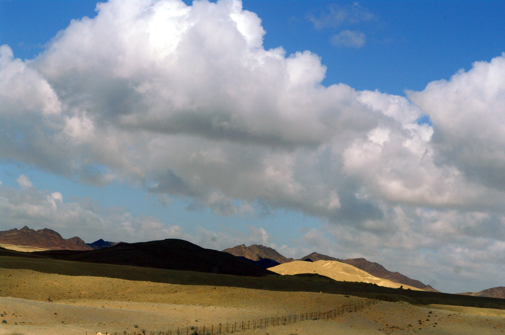 Дорога N12 ведет из Эйлата к Красному каньону