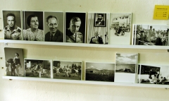 Фотографии внутри старой фотомастерской Мириам Вассенштайн в Тель-Авиве