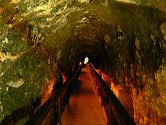 Туннель, ведущий к источнику.