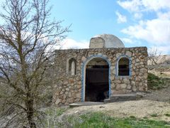 Гуш-Халав. Древнее еврейское захоронение в оливковой роще.