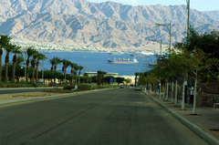 Красивый спуск к Эйлату со стороны Эйлатских гор.