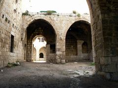 Арки внутреннего двора крепости Мигдаль Цедек.