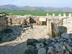 Тель Хацор. Жилой дом израильского периода с маслобойней.