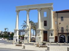 Так выглядит это место (со старой фотографии) сегодня.