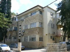 Дом в Адаре стиле «баухаус».