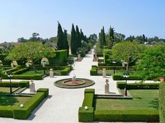 Бахайские сады в Акко. Вид с на главную аллею.