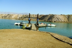 Искусственное озеро Тимна. Воду сюда закачивают из старых затопляемых медных шахт.