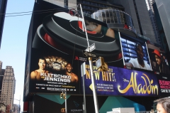 Световая реклама - главная достопримечательность Таймс-сквер