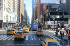 Частных машин в NY мало, а такси - много