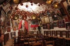 Средневековые пещеры Сакрамонте. Здесь живут и исполняют фламенко до сих пор